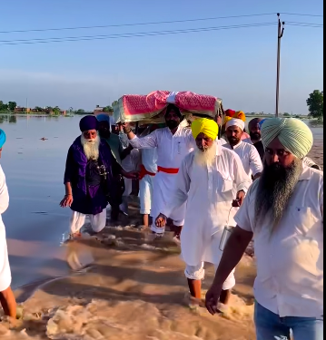 ਡਿਪਟੀ ਕਮਿਸ਼ਨਰ ਬਲਦੀਪ ਕੌਰ ਨੇ ਕਿਹਾ ਕਿ ਲੋਕਾਂ ਨੂੰ ਮੁਸ਼ਕਿਲ ਦੀ ਇਸ ਘੜੀ ਵਿੱਚੋਂ ਬਾਹਰ ਕੱਢਣ ਲਈ ਜ਼ਿਲ੍ਹਾ ਪ੍ਰਸ਼ਾਸਨ ਦ੍ਰਿੜ੍ਹ ਸੰਕਲਪ ਹੈ ਅਤੇ ਪਾਣੀ ਦੀ ਮਾਰ ਹੇਠ ਆਏ ਪਿੰਡਾਂ ਦੇ ਲੋਕਾਂ ਨੂੰ ਰਾਹਤ ਪੁਹੰਚਾਉਣ ਲਈ ਲਗਾਤਾਰ ਯਤਨਸ਼ੀਲ ਹੈ।