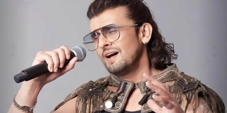 Sonu Nigam ਦੀ ਸੁਰੀਲੀ ਆਵਾਜ਼ ਦੁਨੀਆ ਭਰ 'ਚ ਮਸ਼ਹੂਰ ਹੈ। ਉਸ ਦੇ ਗੀਤ ਲੋਕਾਂ ਦੀ ਜ਼ੁਬਾਨ 'ਤੇ ਰਹਿੰਦੇ ਹਨ। ਮਨੋਰੰਜਨ ਜਗਤ ਦੇ ਮਸ਼ਹੂਰ ਗਾਇਕਾਂ ਦੀ ਸੂਚੀ 'ਚ ਸੋਨੂੰ ਨਿਗਮ ਦਾ ਨਾਂ ਵੀ ਸ਼ਾਮਲ ਹੈ।