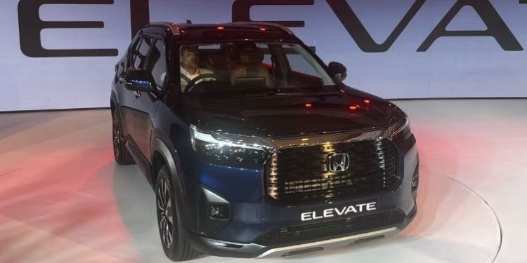 SUV ਵਿੱਚ LED DRLs ਅਤੇ LED ਟਰਨ ਇੰਡੀਕੇਟਰਸ, LED ਟੇਲਲੈਂਪਸ ਅਤੇ ਦੋ-ਟੋਨ ਫਿਨਿਸ਼ ਡਾਇਮੰਡ ਕੱਟ R17 ਅਲਾਏ ਵ੍ਹੀਲਸ ਦੇ ਨਾਲ ਫੁੱਲ LED ਪ੍ਰੋਜੈਕਟਰ ਹੈੱਡਲੈਂਪ ਹੋਣਗੇ।