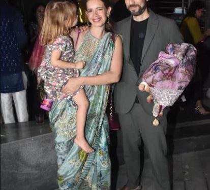 Kalki Koechlin Photo: ਅਨੁਰਾਗ ਕਸ਼ਯਪ ਦੀ ਬੇਟੀ ਆਲੀਆ ਕਸ਼ਯਪ ਦੀ ਵੀਰਵਾਰ ਸ਼ਾਮ ਮੁੰਬਈ 'ਚ ਮੰਗਣੀ ਹੋਈ। ਜਿਸ 'ਚ ਕਈ ਫੇਮਸ਼ ਚਿਹਰੇ ਨਜ਼ਰ ਆਏ। ਇਸ ਦੌਰਾਨ ਪਾਰਟੀ 'ਚ ਐਕਟਰਸ Kalki Koechlin ਵੀ ਨਜ਼ਰ ਆਈ।