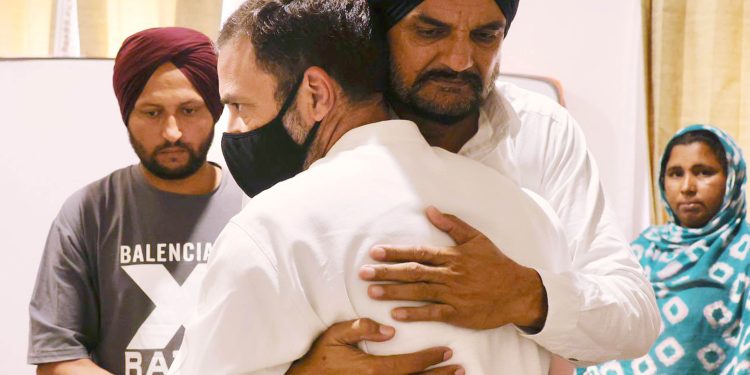 Rahul Gandhi express grief with father of Sidhu Moosewala at musa village on Tuesday. Tribune photo: