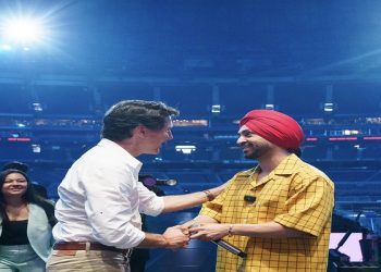 Prime Minister Justin Trudeau attends rehearsal for Diljit Dsohanj at the Roger Centre in Toronto on July 13, 2024. Minister Kamal Khera is also attending.

Le premier ministre Justin Trudeau assiste à la répétition de Diljit Dsohanj au Centre Rogers à Toronto, le 13 juillet 2024. La ministre Kamal Khera est également présente.