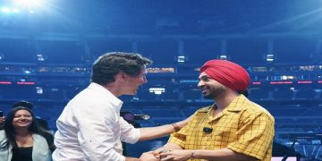 Prime Minister Justin Trudeau attends rehearsal for Diljit Dsohanj at the Roger Centre in Toronto on July 13, 2024. Minister Kamal Khera is also attending.

Le premier ministre Justin Trudeau assiste à la répétition de Diljit Dsohanj au Centre Rogers à Toronto, le 13 juillet 2024. La ministre Kamal Khera est également présente.