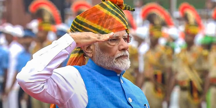 **EDS: SCREENGRAB VIA @narendramodi** New Delhi: Prime Minister Narendra Modi receives a Guard of Honour on 78th Independence Day at the Red Fort, in New Delhi, Thursday, Aug. 15, 2024. (PTI Photo) (PTI08_15_2024_000007B)